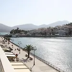 Seafront Apartman *